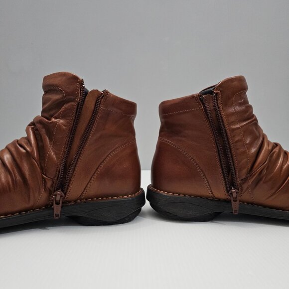 Miz Mooz Pleasant Ankle Bootie Womens EU 38 Slouch Brown Leather Comfort Zip NEW - Picture 4 of 14